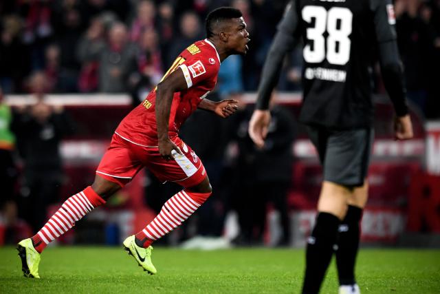 冯莱重返上海男篮 与费雷尔成新赛季外援搭档