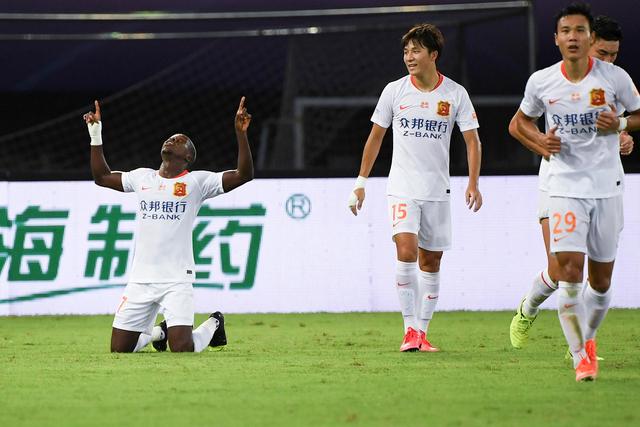 冯莱重返上海男篮 与费雷尔成新赛季外援搭档